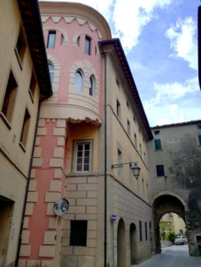 Mansarda con solarium panoramico su centro storico di Sarteano vicino alle famose terme della Val d'Orcia